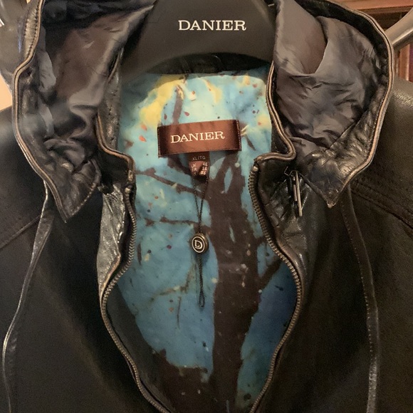 Men’s Danier, black leather jacket with detachable hood, labeled XL - Picture 2 of 16